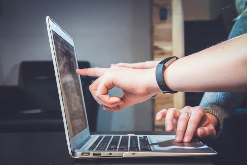 How to Write Effective AI Prompts:
                        A Comprehensive Guide
